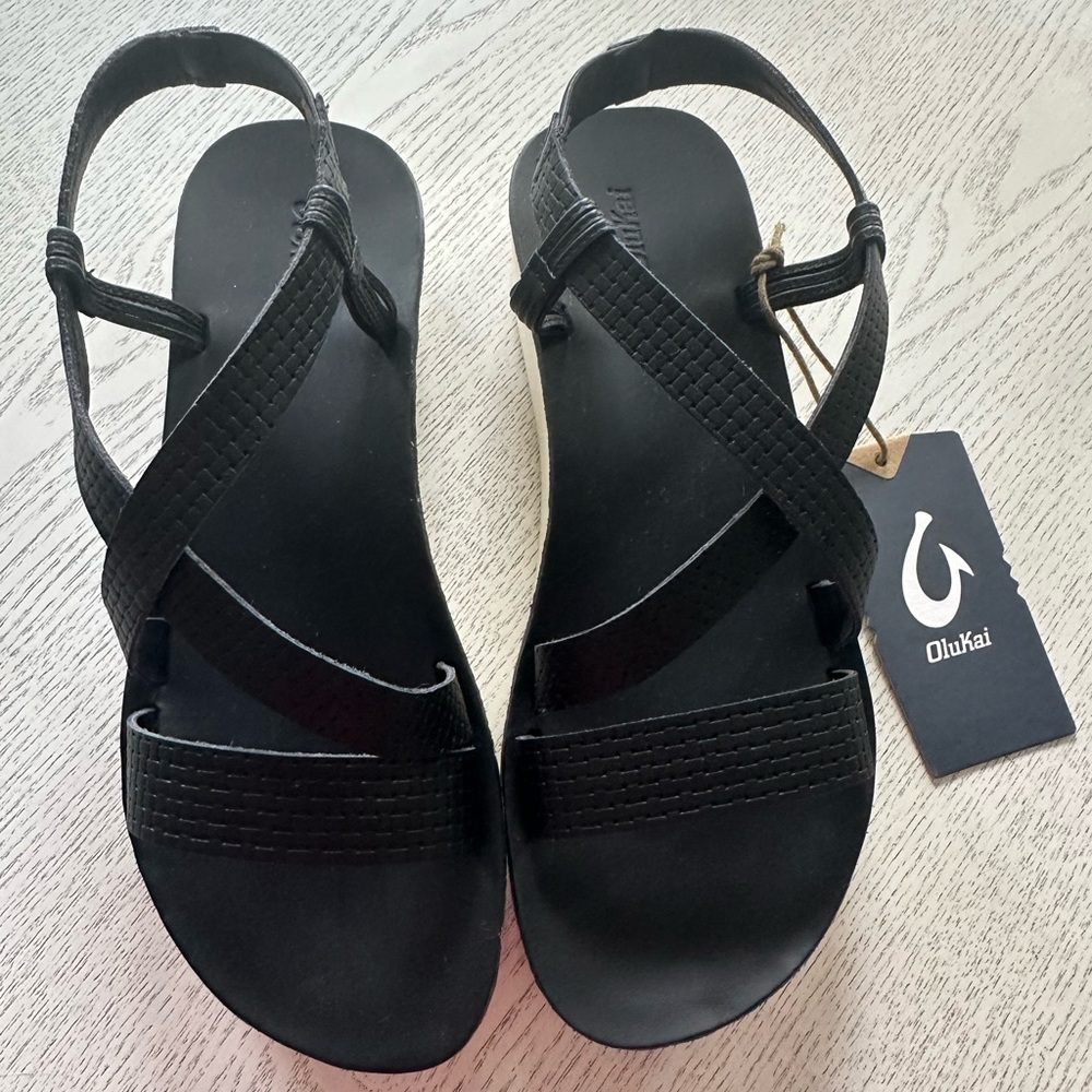 OluKai Women's Onohi Black Platform Sandals 8